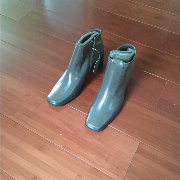 Boots - Picture 2 of 4